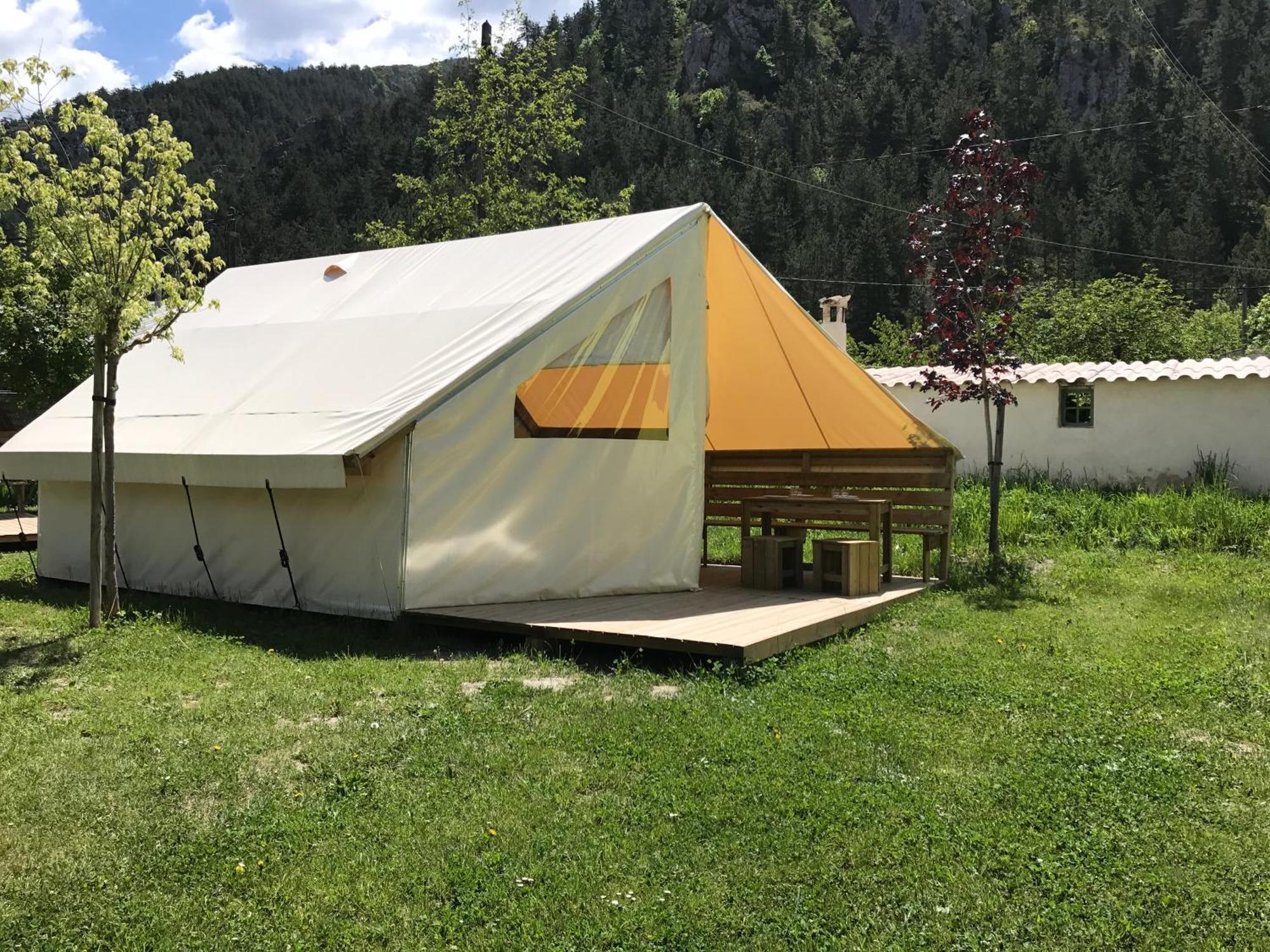 Camping Frederic Mistral กาสเตลลาน ภายนอก รูปภาพ