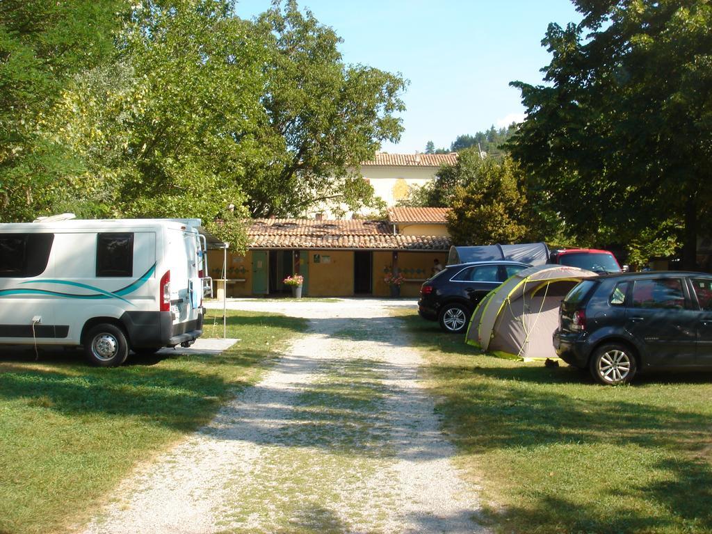Camping Frederic Mistral กาสเตลลาน ภายนอก รูปภาพ
